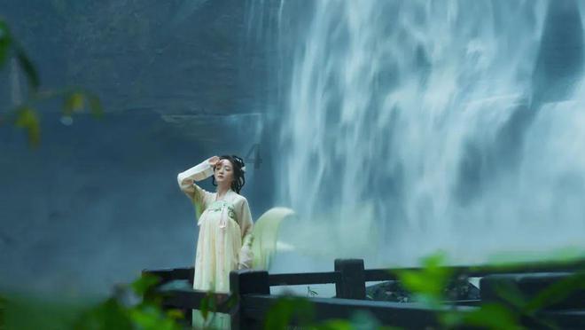 《水龙吟》10位男演员造型合集，烫发、彩妆发挥到极致